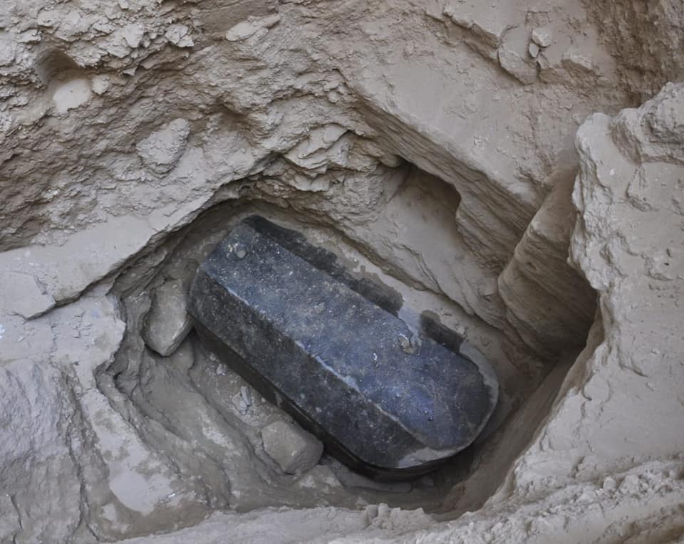 Emisoras Unidas Dan a conocer de quiénes son los restos del sarcófago negro encontrado en Egipto