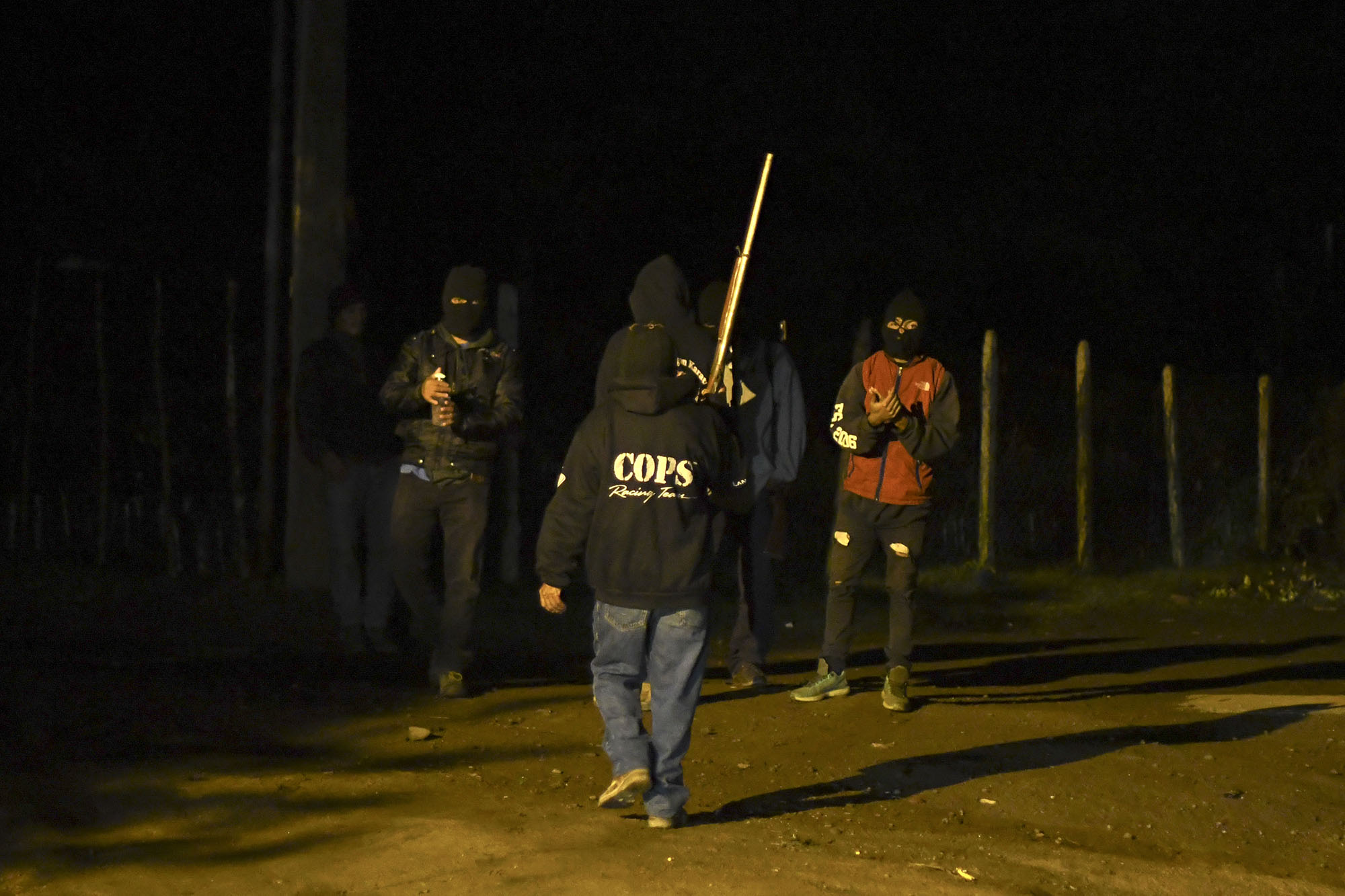 Pobladores de San Vicente Pacaya, Escuintla, hacen patrullajes por violencia y pandemia