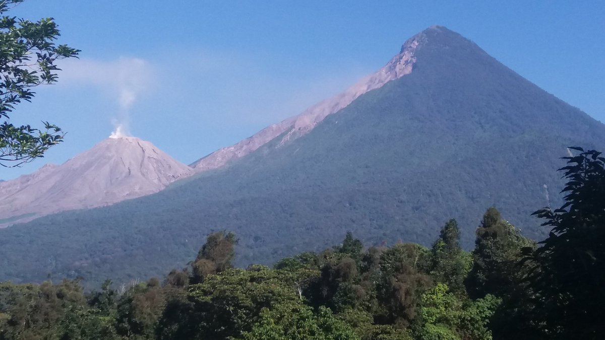 Volcán Santiaguito registra descenso de flujos piroclásticos