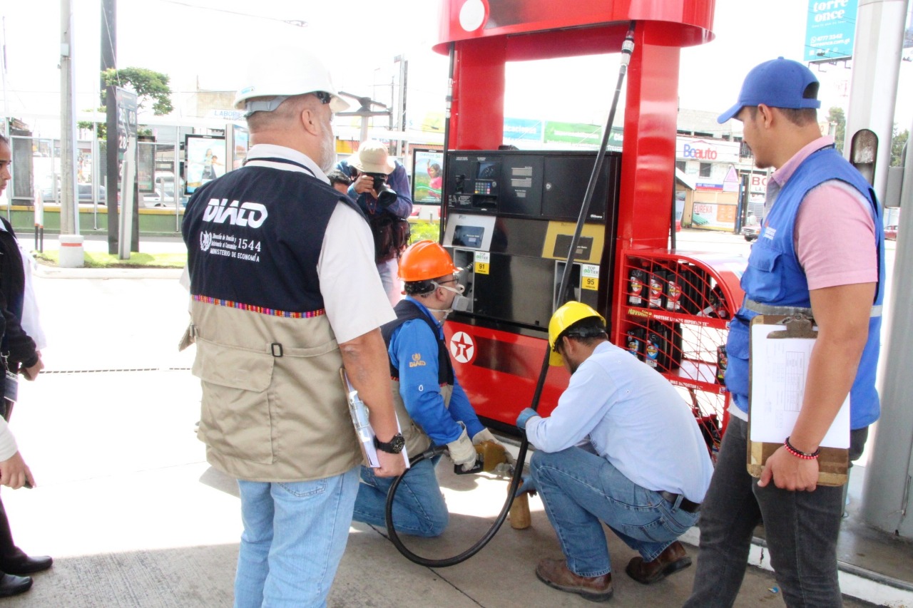 Inspección en gasolineras de Guatemala