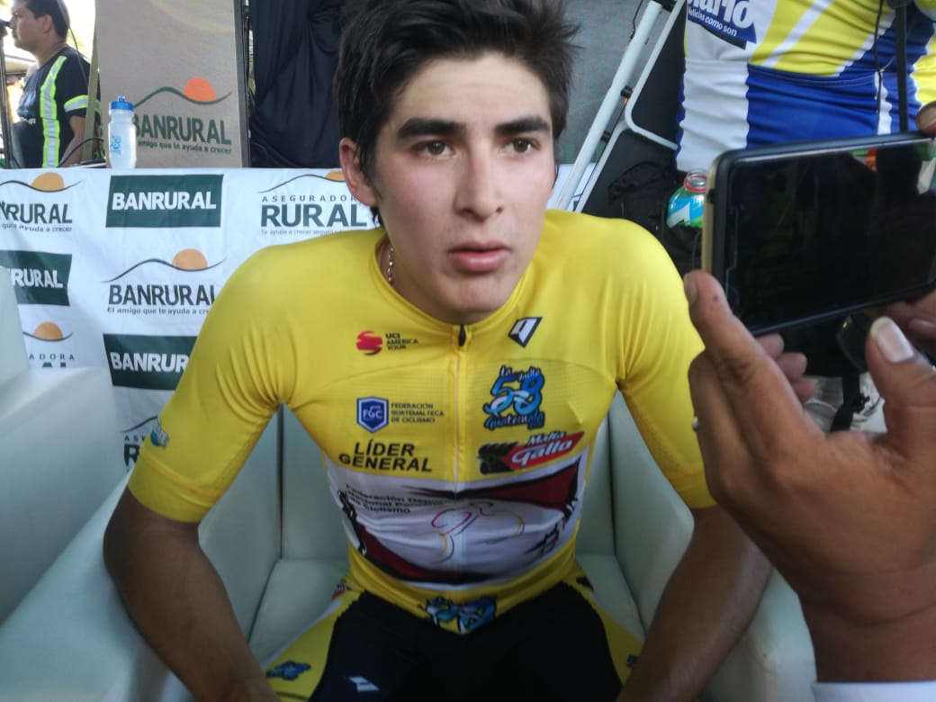 Alonso Gamero líder de la Vuelta Ciclística 