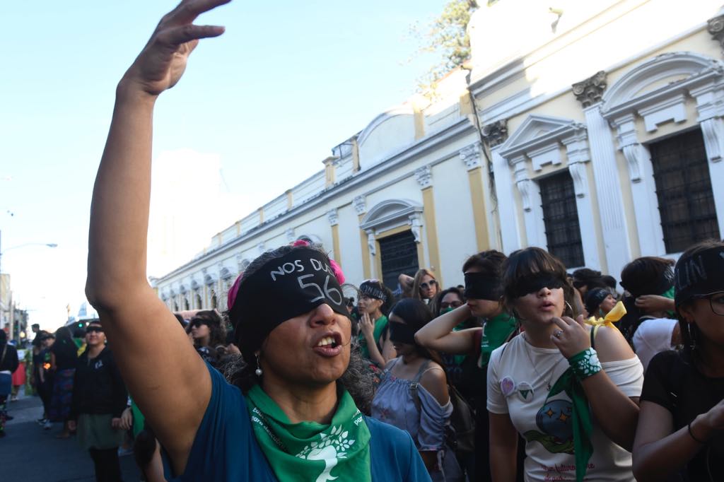 Guatemaltecas participan en acto feminista "Un violador en tu camino". Foto: Omar Solís/Publinews