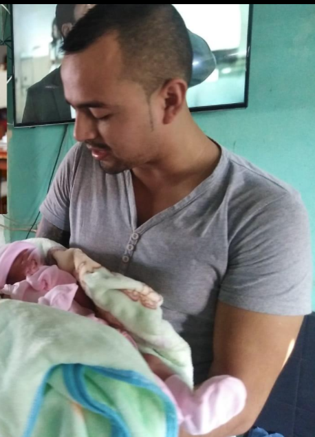 Este padre le puso Mia Khalifa a su recién nacida