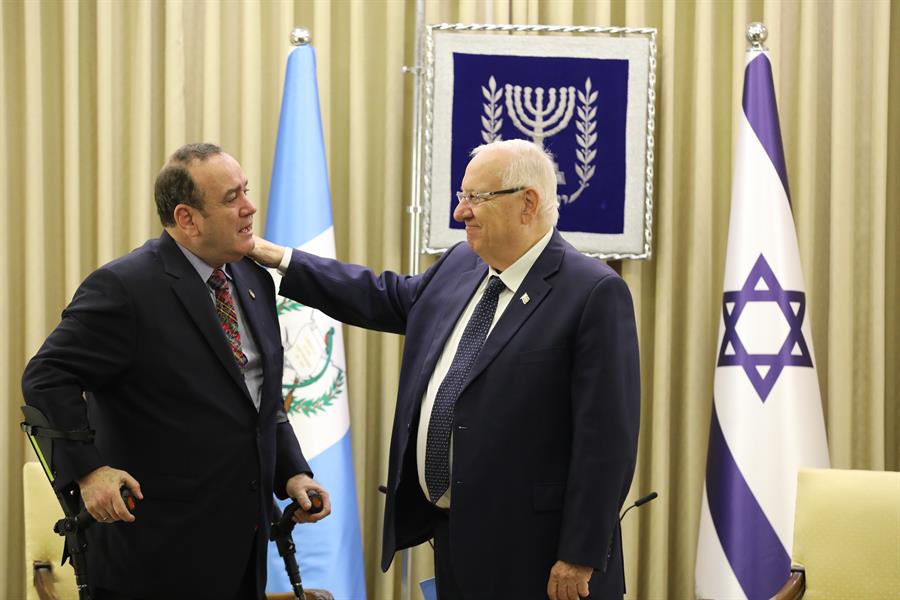 Reuvén Rivlin, presidente de Israel se reúne con Alejandro Giammattei, presidente electo de Guatemala. Foto: EFE