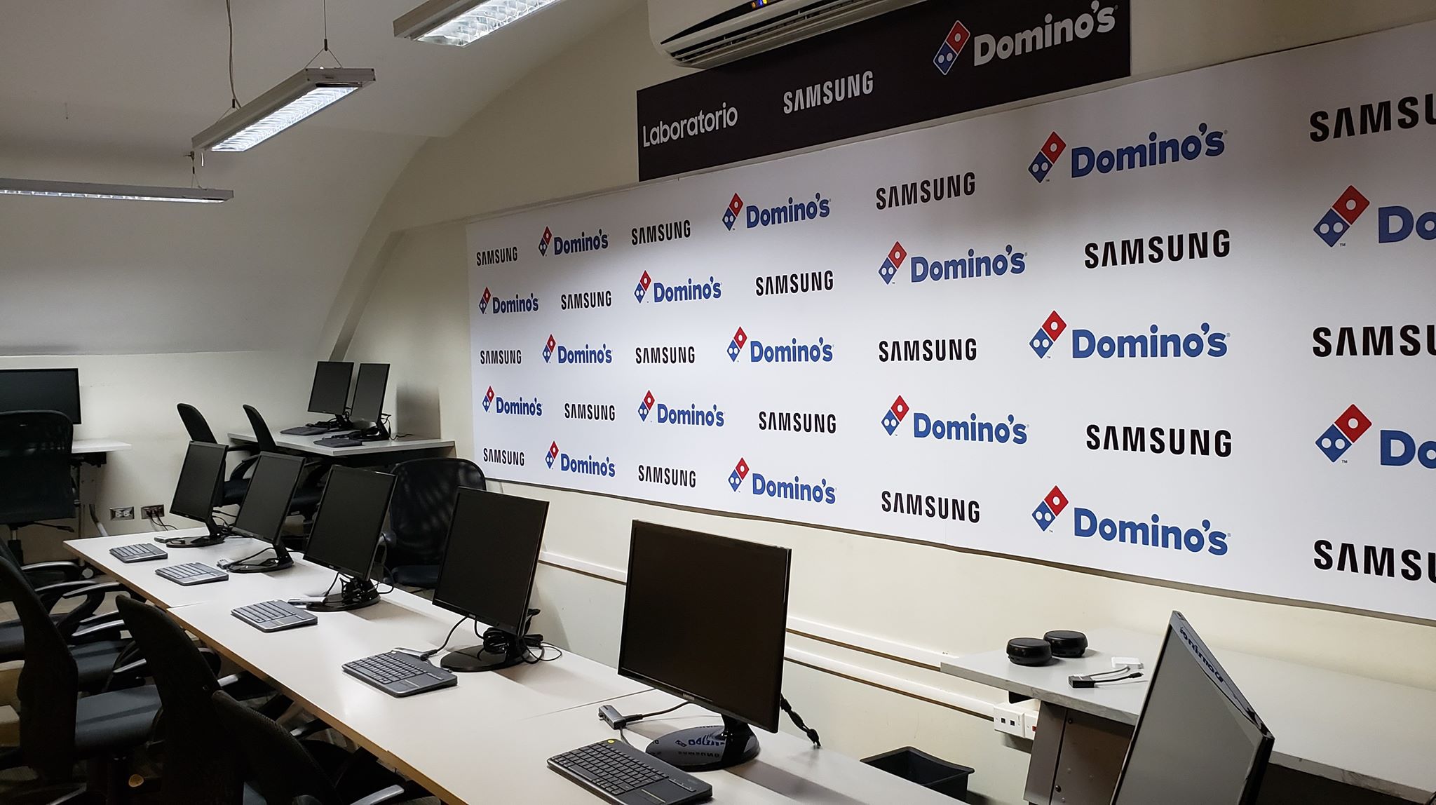 Samsung y Domino's Guatemala