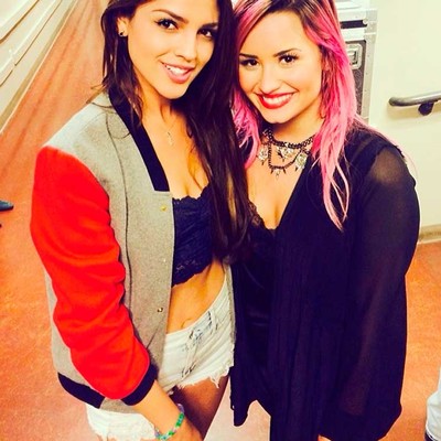 Eiza González y Demi Lovato
