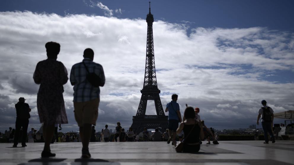 Autores de atentado en Cataluña visitaron la Torre Eiffel una semana antes