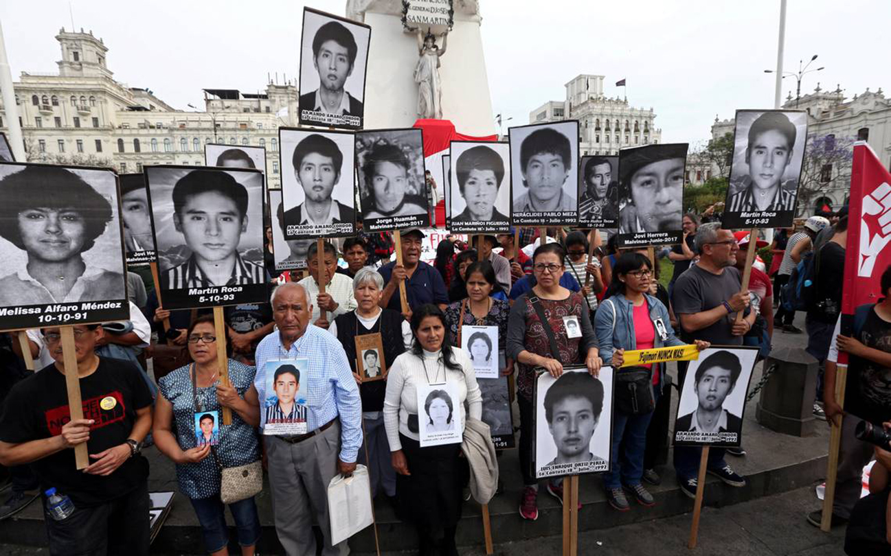 Familiares de víctimas marchan por anulación de indulto a Fujimori