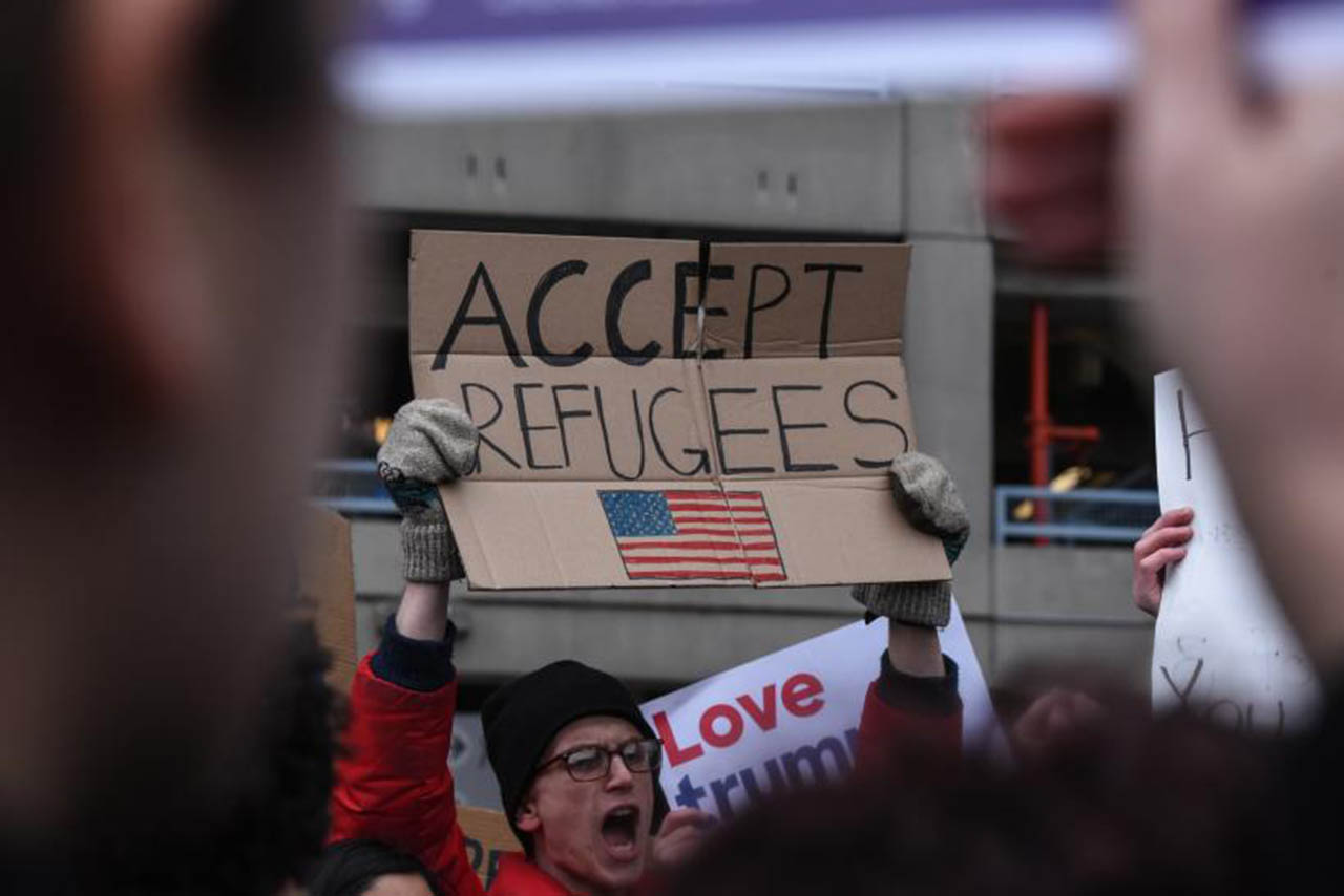 EEUU levanta restricción de ingreso a refugiados de 11 países