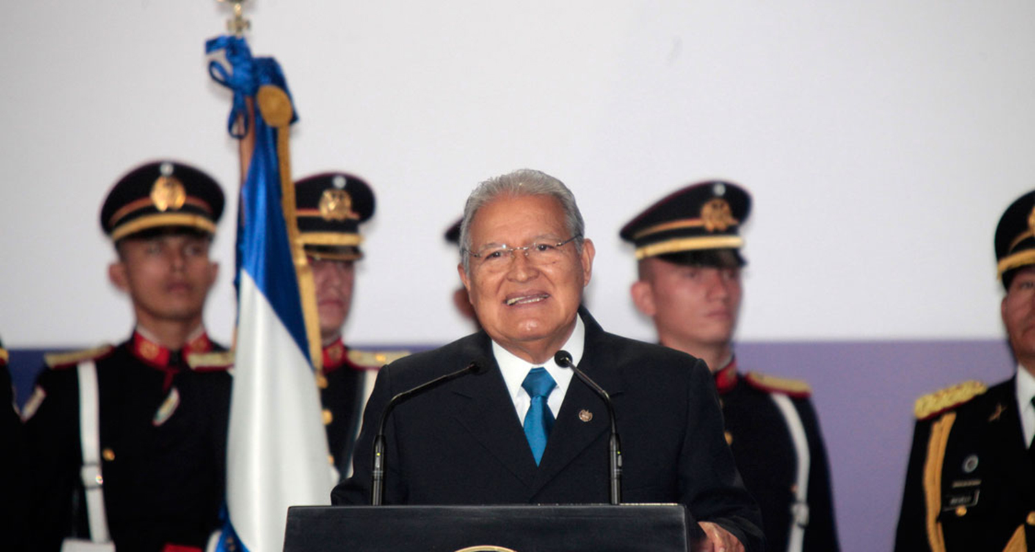 Presidente salvadoreño reafirma compromiso reparar daños víctimas de guerra
