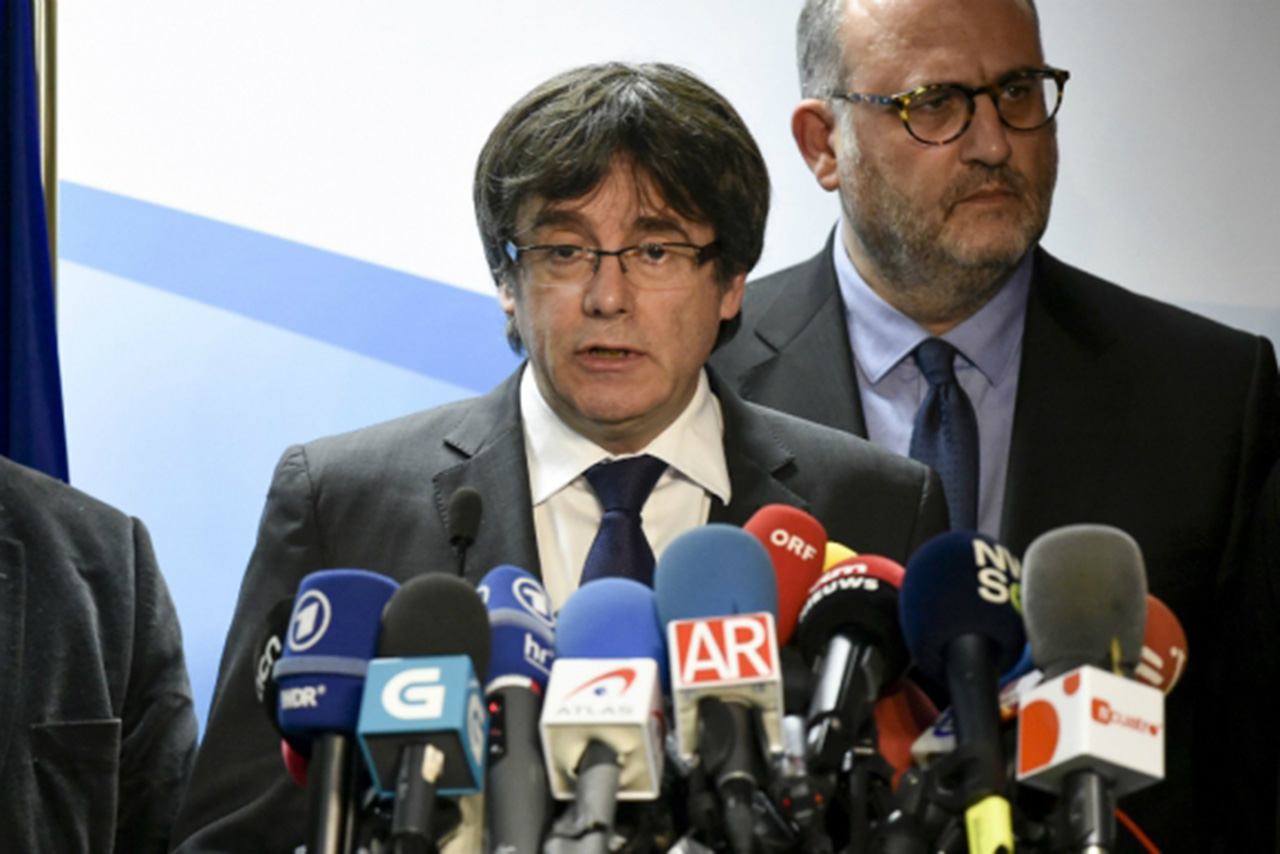 Puigdemont pretende "formar un nuevo gobierno" a pesar de "amenazas" de Madrid