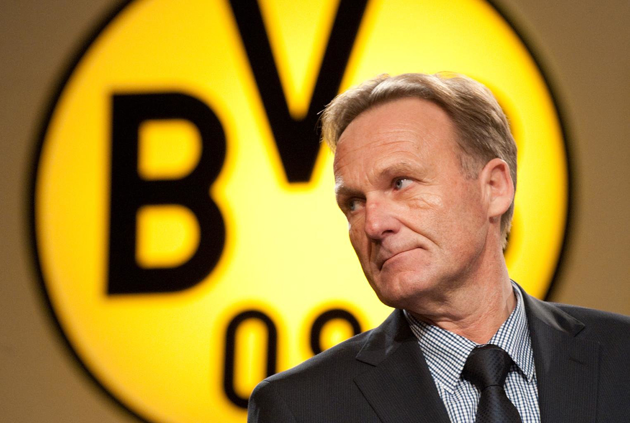 Presidente del Borussia Dortmund amenaza con hacer limpieza en el equipo