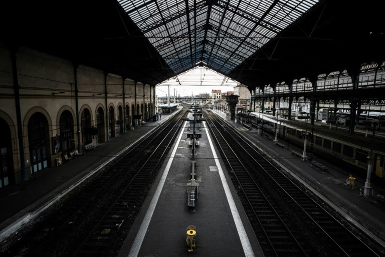 Поезд вокзал номер телефона. Лионский вокзал в Париже. Вокзал Перраш Лион. Железнодорожный вокзал Лионский вокзал. Лионский вокзал 1900.