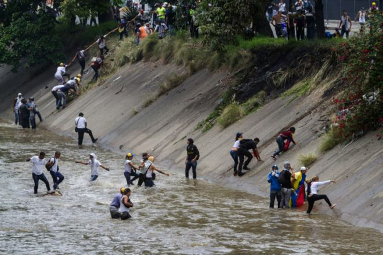 Emisoras Unidas  Inundaciones en el sur de Venezuela añaden más drama