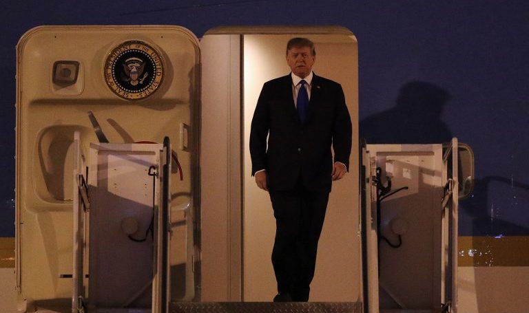 Trump llega a Hanói en la víspera de su segunda cumbre