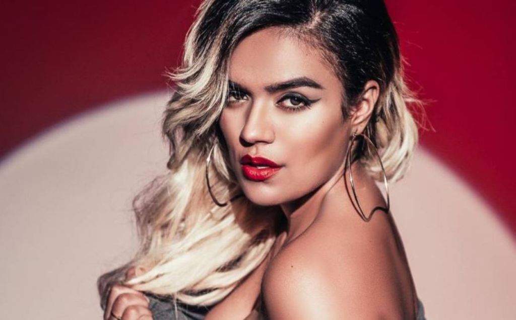 ¡Karol G la vuelve a hacer! Fotografía sensual cautiva a sus millones