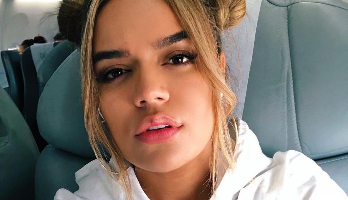 Karol G Enamora A Sus Fans Con Atrevido Bikini