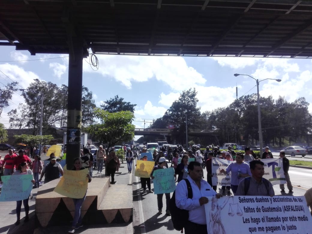 Trabajadores inconformes bloquean calzada Aguilar Batres