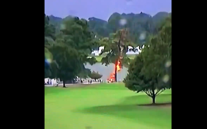 Rayo impacta contra árbol durante torneo de golf