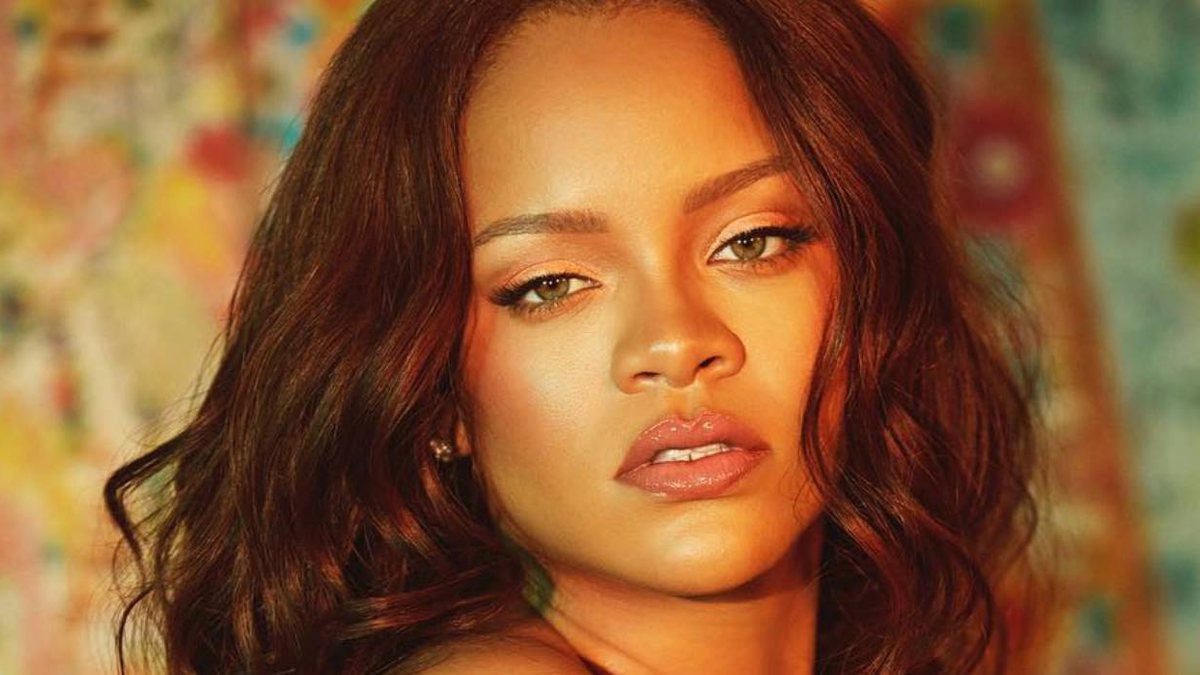 Rihanna Deja Ver De Más Con Candente Sesión De Fotos En Lencería