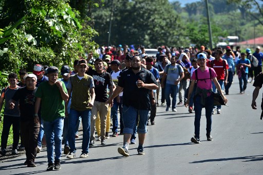 Caravana migrante hondureña cruza Guatemala con destino a EE.UU.