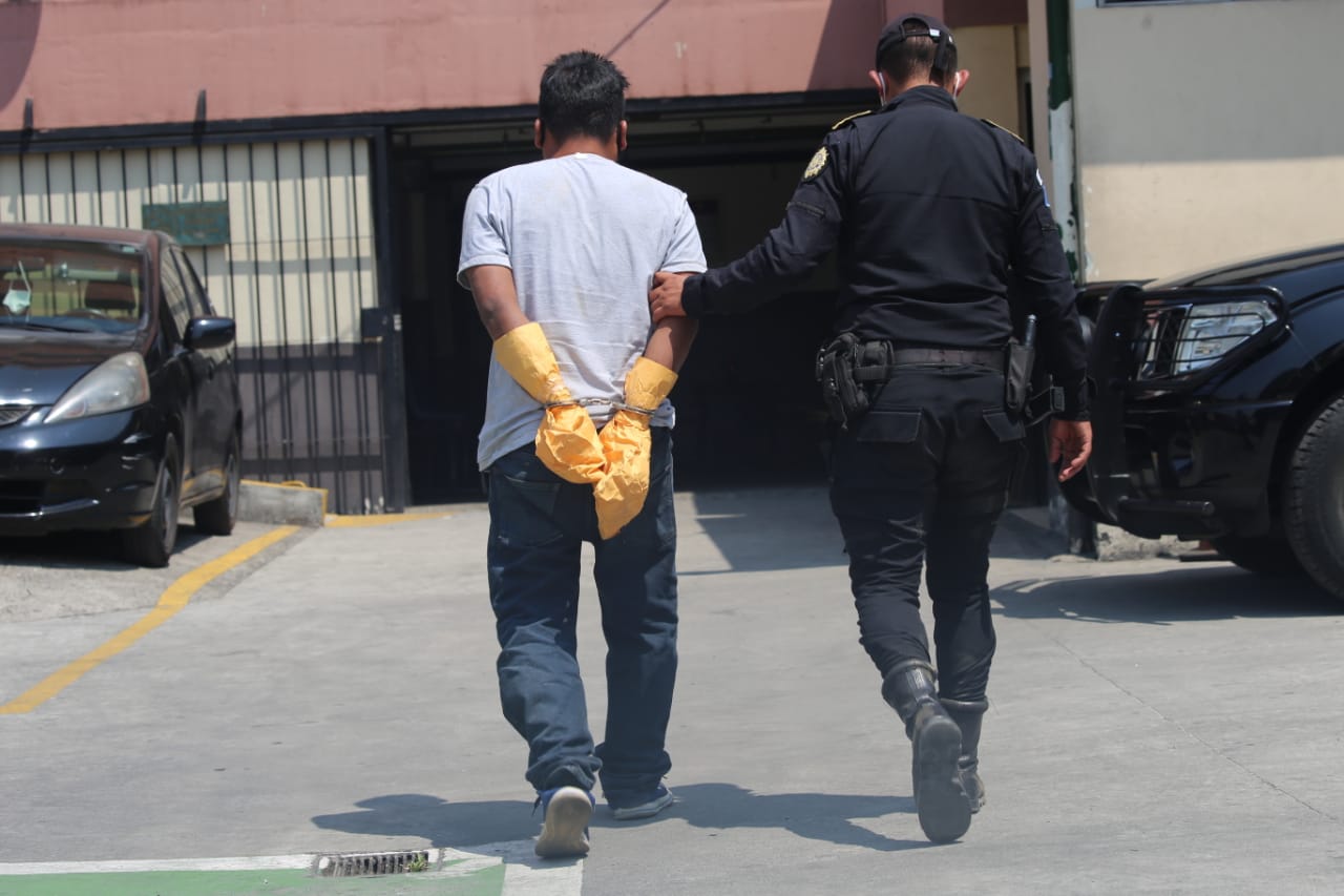 Guardia privado es capturado por disparar a repartidor de alimentos tras discusión