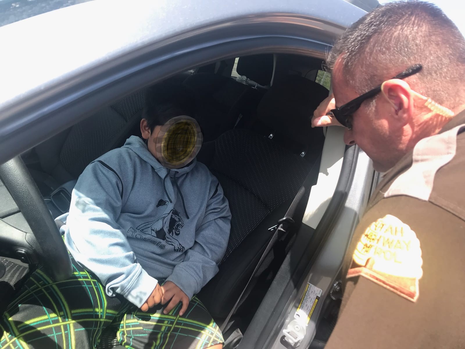 La policía detiene a un niño de cinco años al volante de un automóvil en EEUU