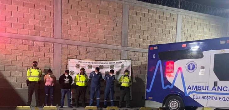 Policía detiene la marcha de una ambulancia y descubre modalidad de transporte de droga