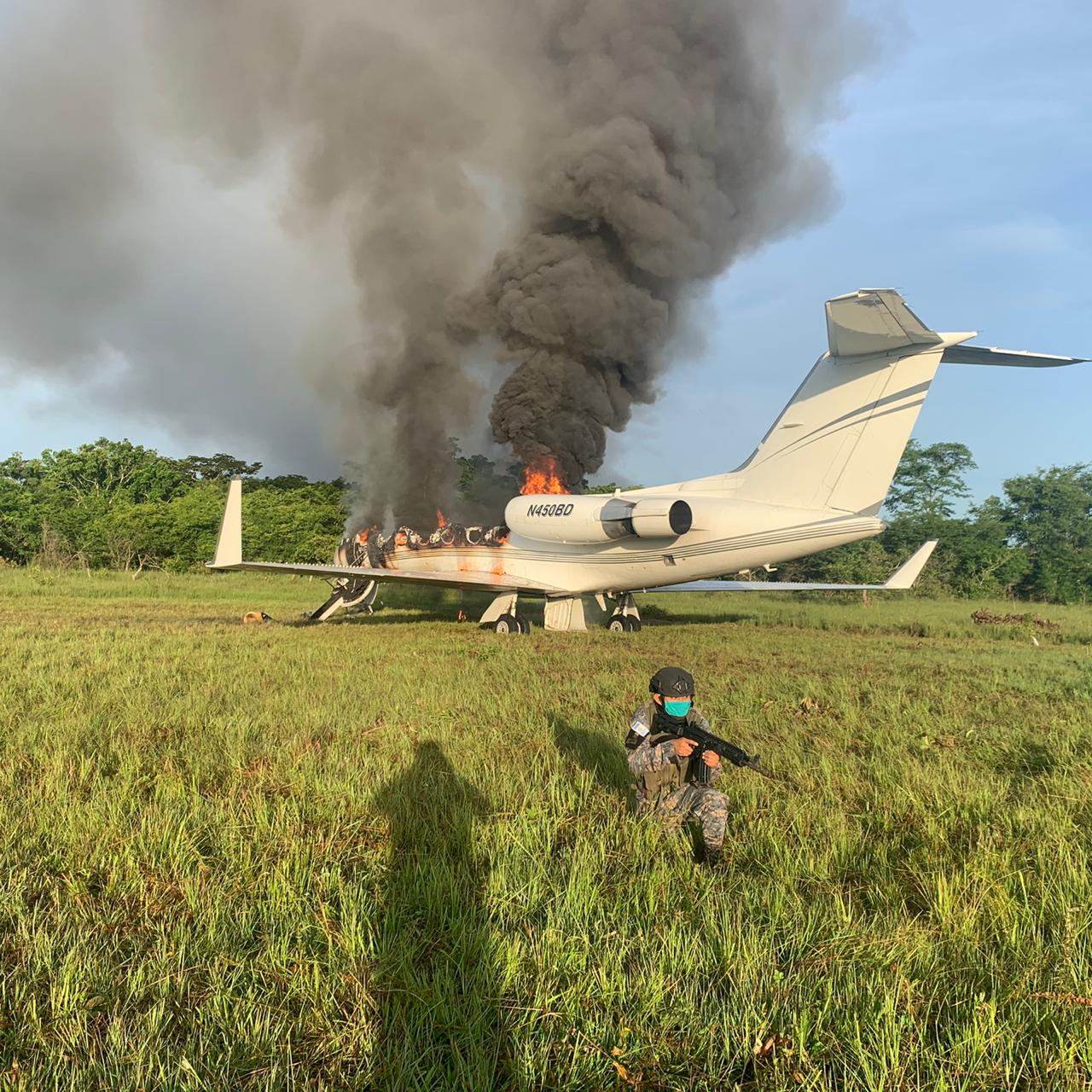 Ejército localiza aeronave incendiada en Petén