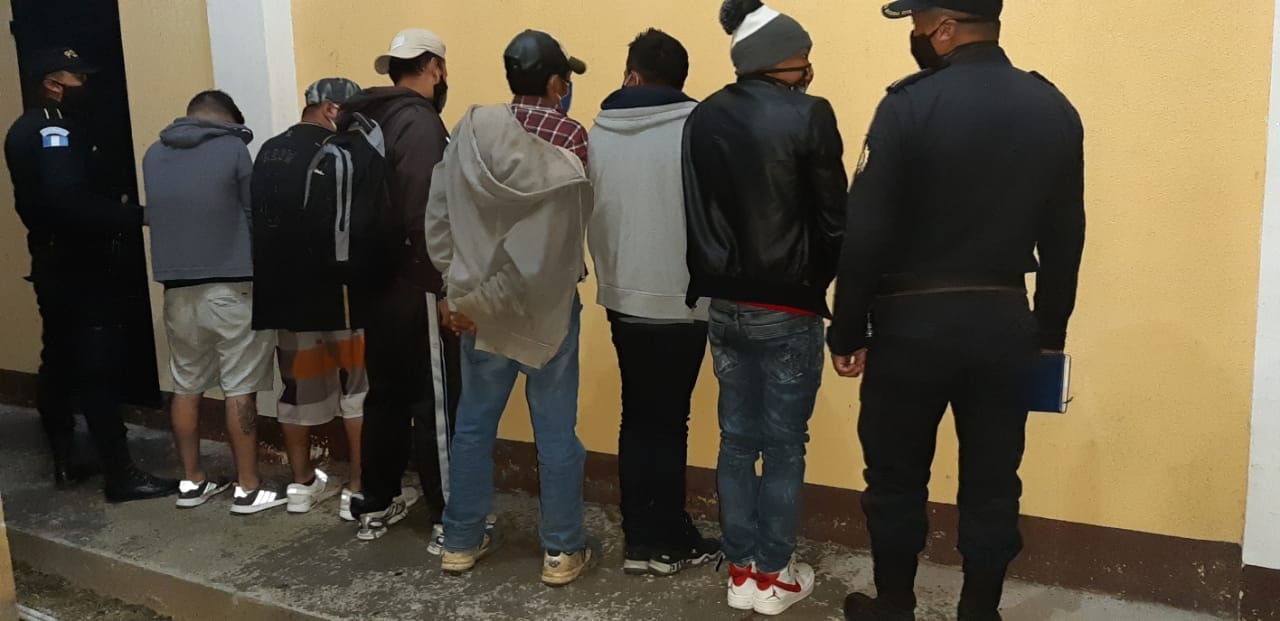 Capturan a 15 personas por fiestas clandestinas en Jalapa y San Marcos