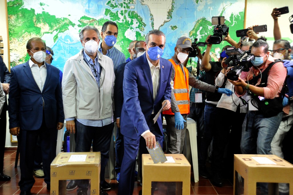 Luis Abinader vota en elecciones en República Dominicana 2020