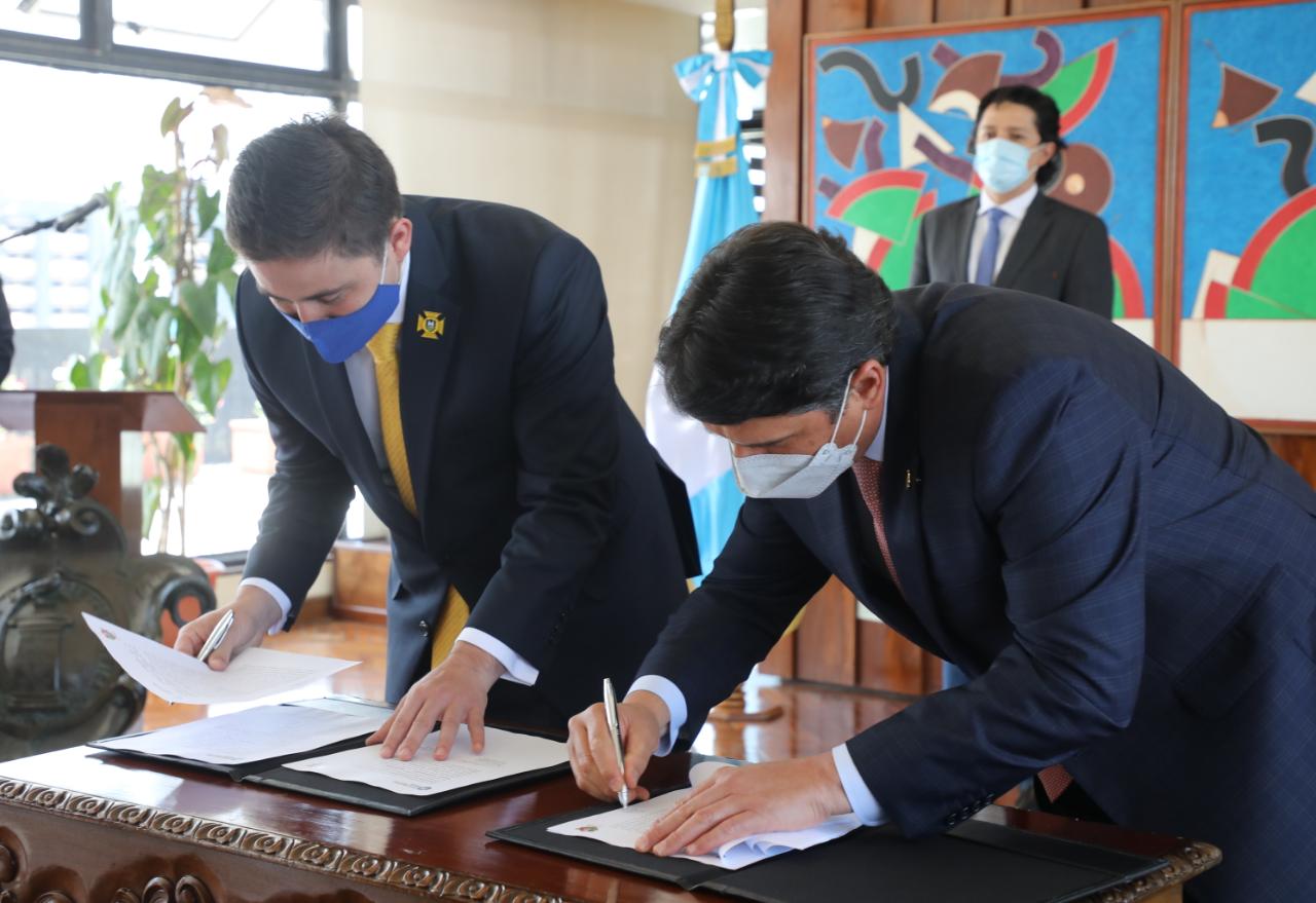 alcaldes de Santa Catarina Pinula y Guatemala firman convenio para implementar TransPinula