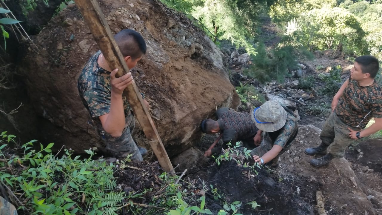 Ejército realiza demolición de rocas