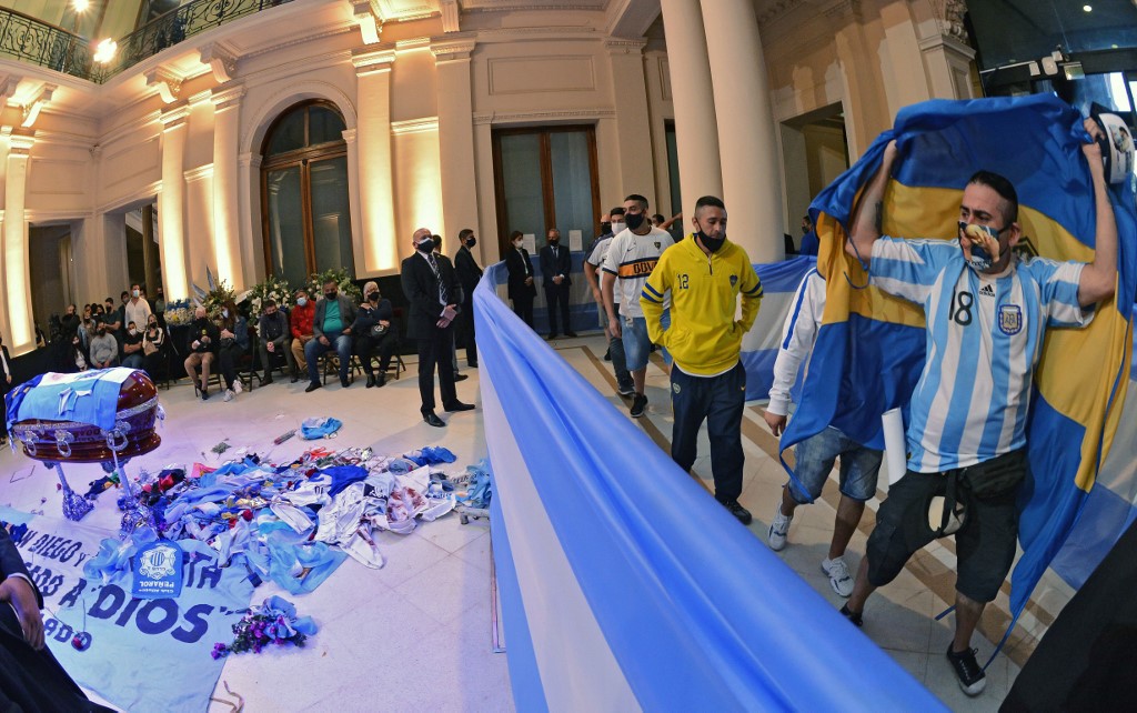 Argentinos se despiden de Maradona