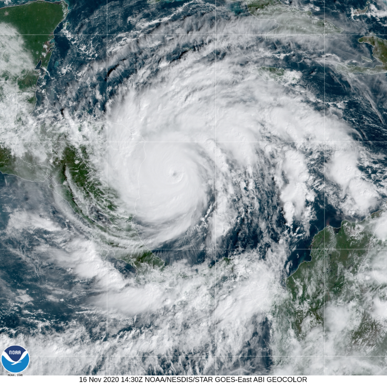 Iota se convierte en huracán de categoría 5