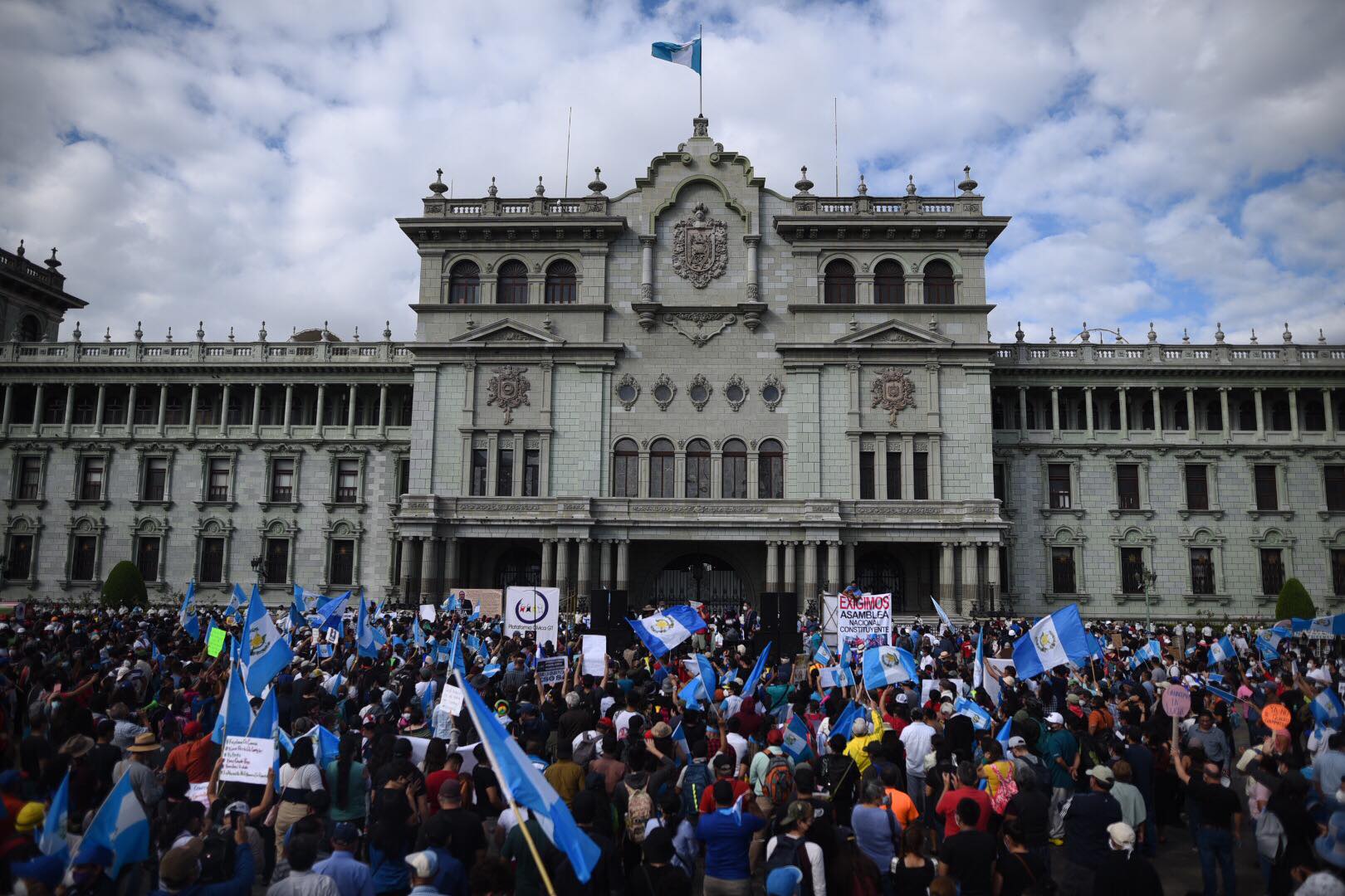 manifestación en la plaza de la Constitución, 28 de noviembre