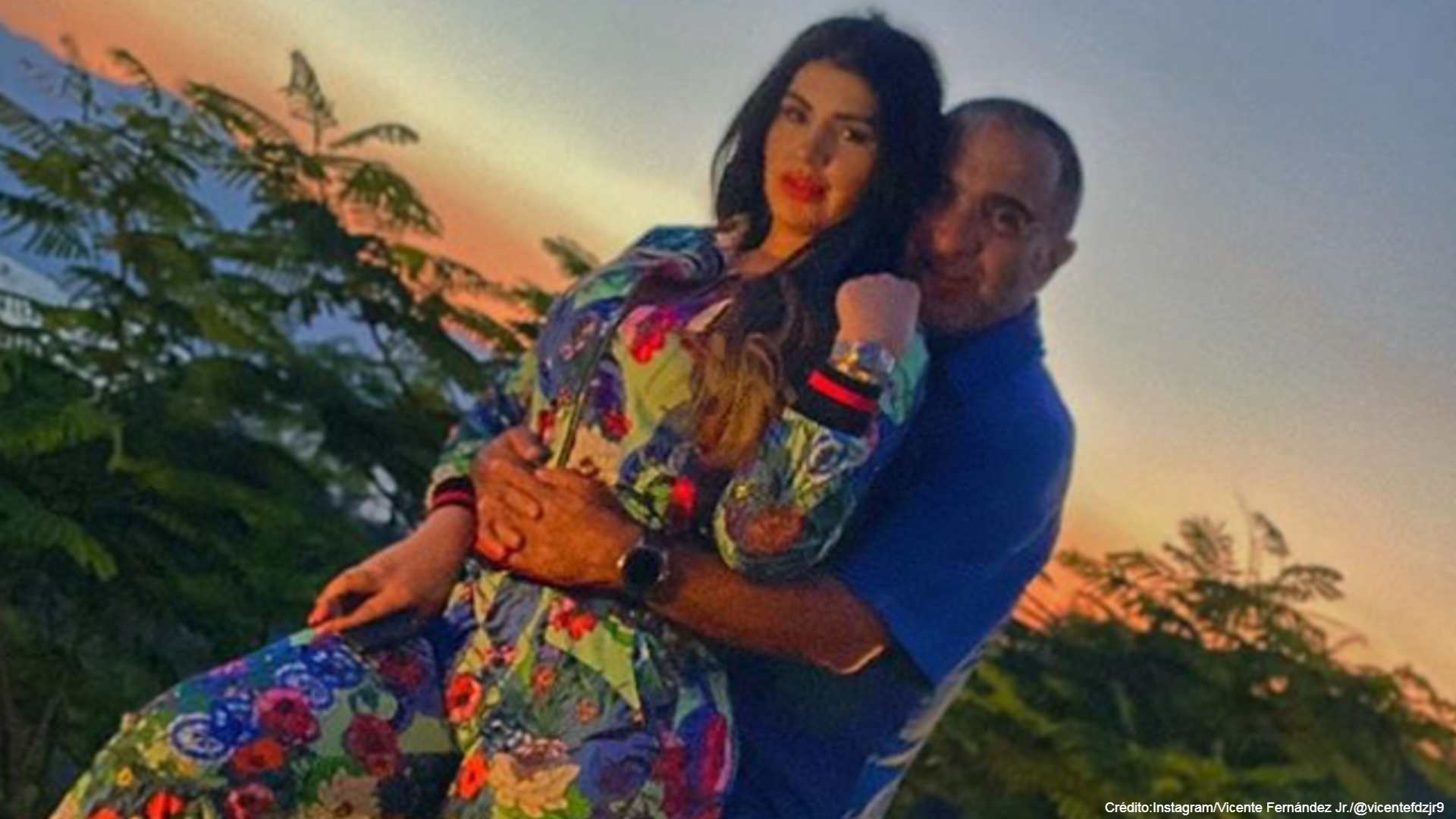 Novia De Vicente Fernández Jr Posa Junto Con Sus 5 Hermanas En