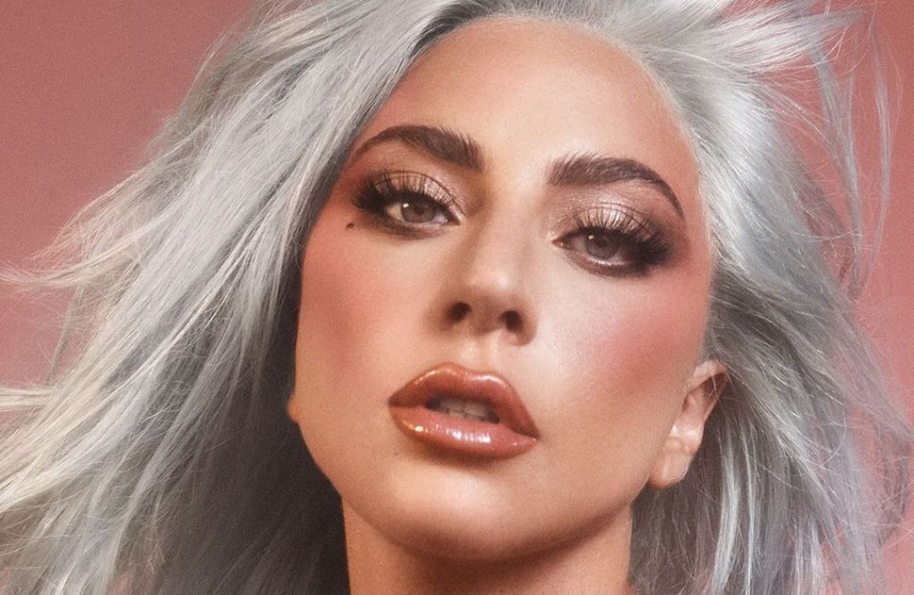 Lady Gaga Sube La Temperatura Al Posar En Topless Y Con Diminuto Bikini