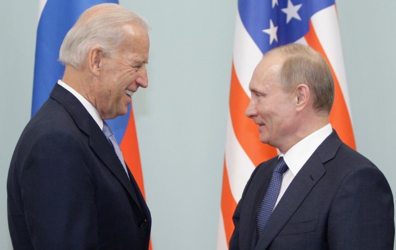Joe Biden y Vladimir Putin en 2011