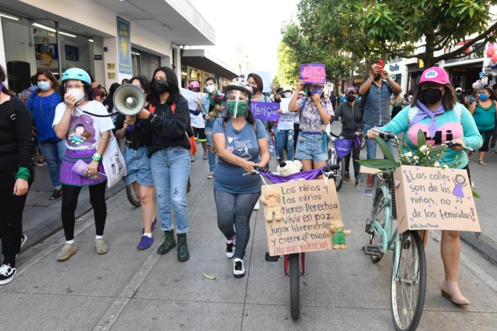 Mujeres y niÃ±as protestan en el Centro HistÃ³rico