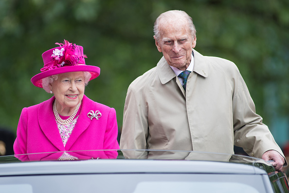 Príncipe Felipe y reina Isabel II