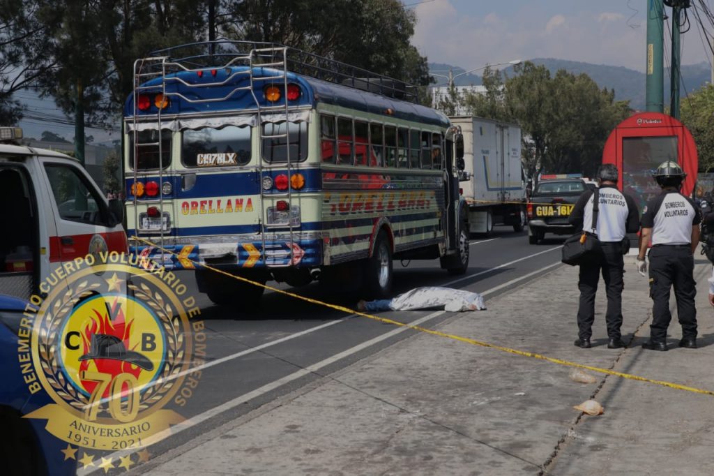 Ayudante de bus muere tras ataque armado en calzada Roosevelt