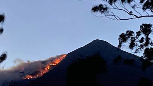 incendio forestal en el volcán Atitlán