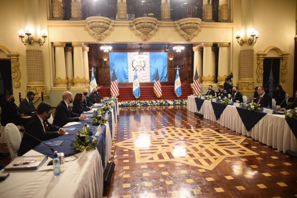 reunión de vicepresidenta Kamala Harris y presidente Alejandro Giammattei en Palacio Nacional