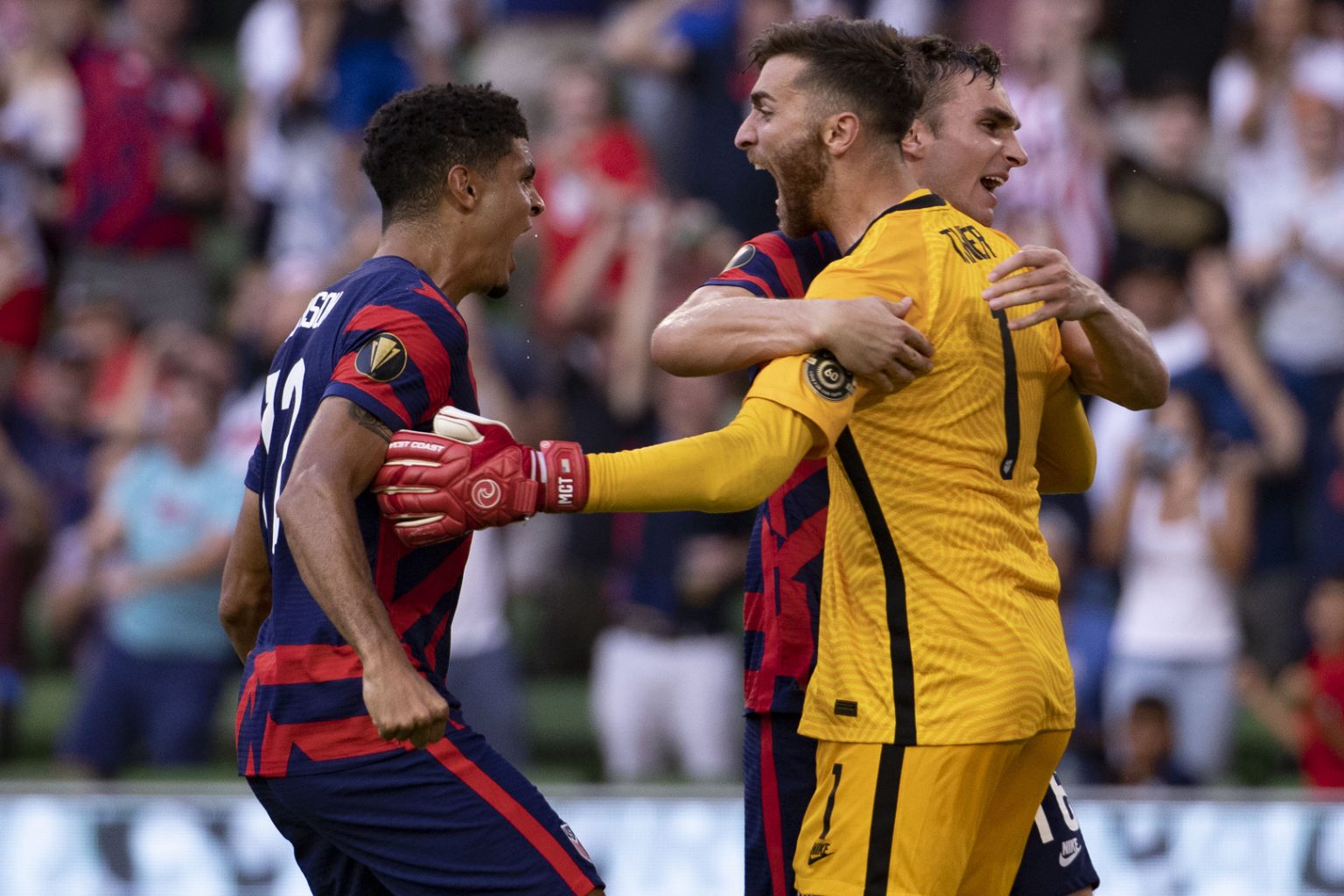 VIDEO. Estados Unidos sufre para clasificar a la final de la Copa Oro