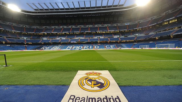 Escudo del Real Madrid en el Santiago Bernabéu
