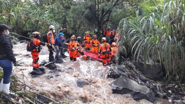 rescatan cuerpo de niño en río Guacalate, Sacatepéquez