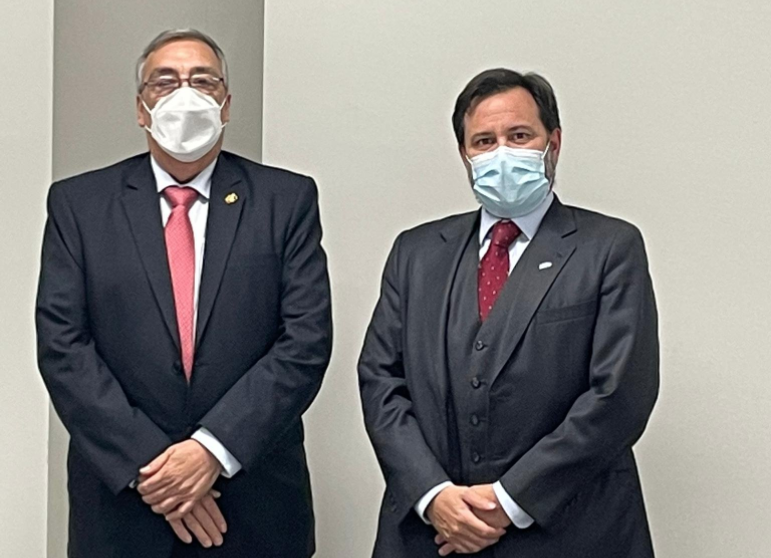 ministro de Salud, Francisco Coma, se reúne con director del mecanismo Covax