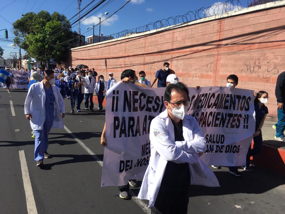 marcha de mÃ©dicos del hospital San Juan de Dios para exigir medicamentos