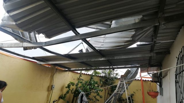 Destrozos causados por tornado en Morales, Izabal